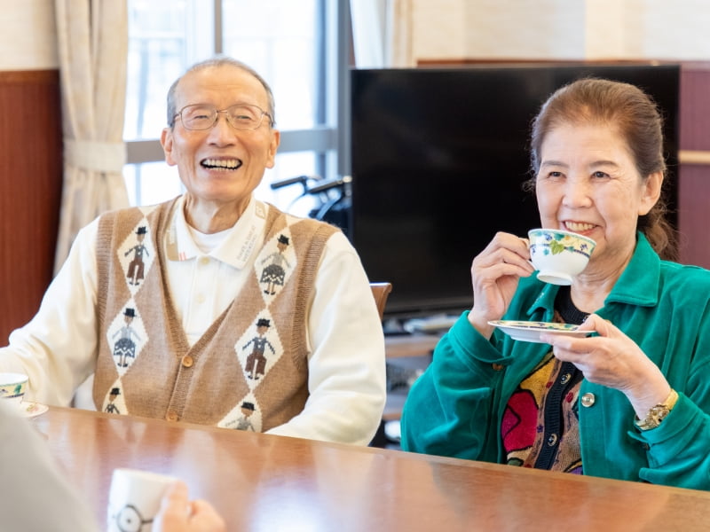 食堂で団欒